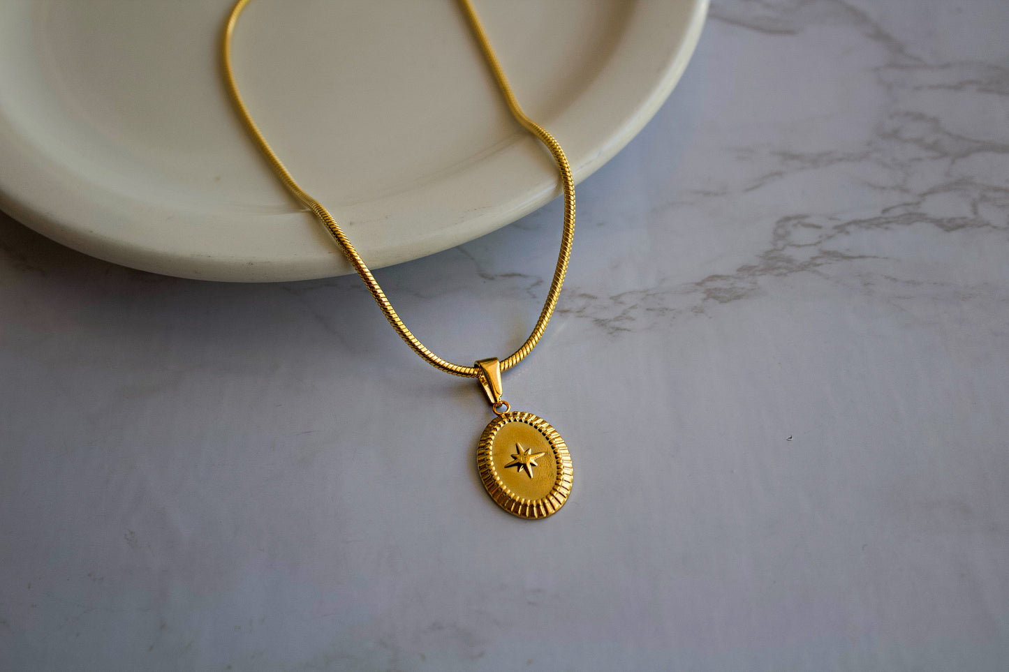 Mens Oval Star Pendant Chain